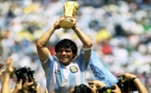 وفاة أسطورة كرة القدم الأرجنتيني دييجو أرماندو مارادونا عن عمر ناهز 60 عامًا