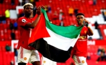 بوغبا وديالو يرفعان العلم الفلسطيني بعد مباراة مانشستر يونايتد وفولهام
