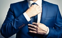 فلسفة خاصّة تربط بين لون ربطة العنق وشخصية الرجل: إليك هذه النصائح